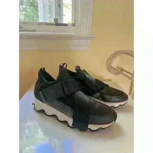 Sorel Women's Kinetic Sneakers Black & White Athletic Shoes Slip On size 8